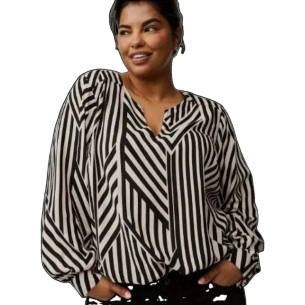 Torrid Harper B/W Geometric Striped V-neck Blouse Women's 2X